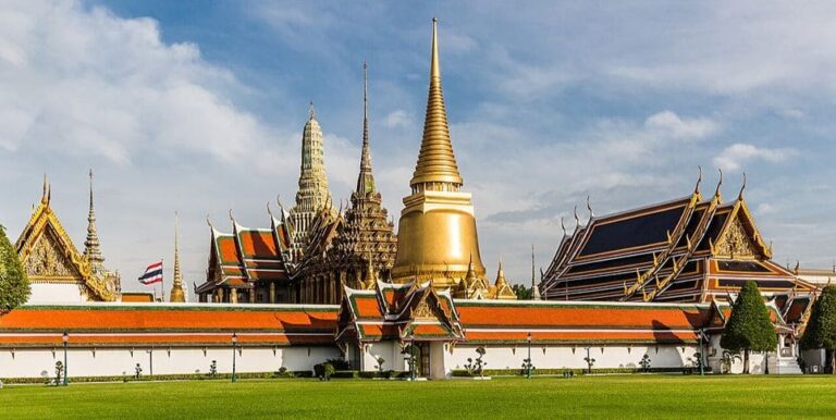 Храм Изумрудного Будды Wat Phra Kaew в Бангкоке