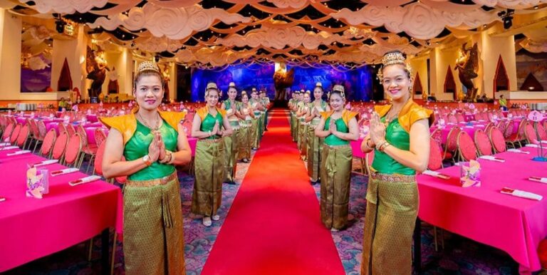 Ужин перед шоу Phuket FantaSea
